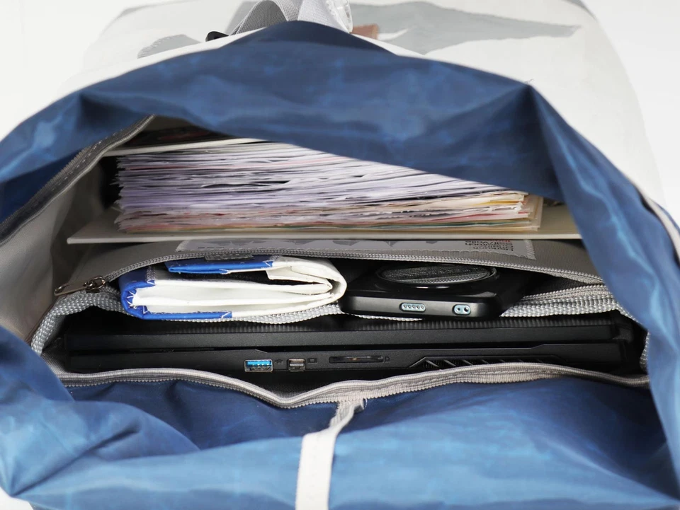 Rucksack recyceltes Segeltuch Tide XL Weiß Blau Laptopfach - Bild 4 von 4