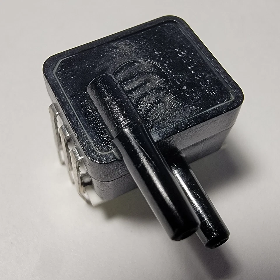 Board Mount Pressure Sensor SDX010IND .36PSID 0.09" .025V Differential 6-Pin NEW - Image 2 of 4