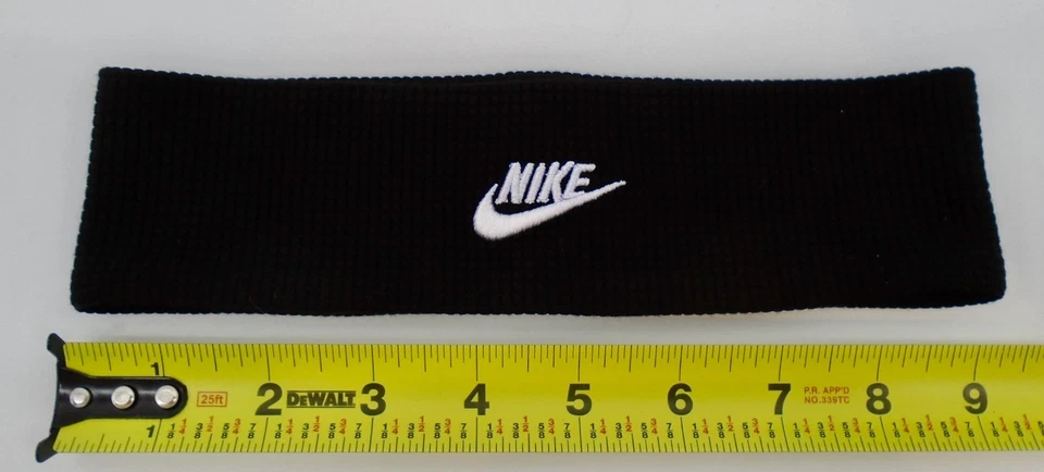 Faixa de cabeça Nike Waffle feminina preta/branca - Imagem 4 de 4