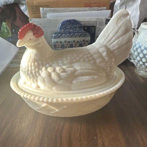 Vintage Westmoreland White Milk Glass Hen on Nest Dish Beaded Split Tail 5.675"