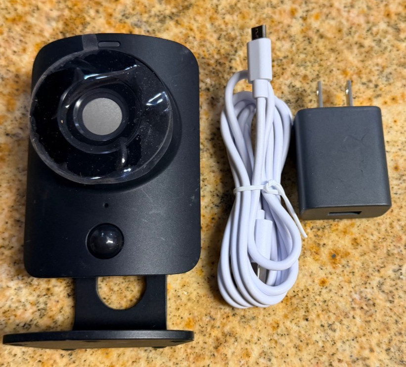 SimpliSafe HD Wired Indoor Security Camera with Built-in Privacy Shutter +AC