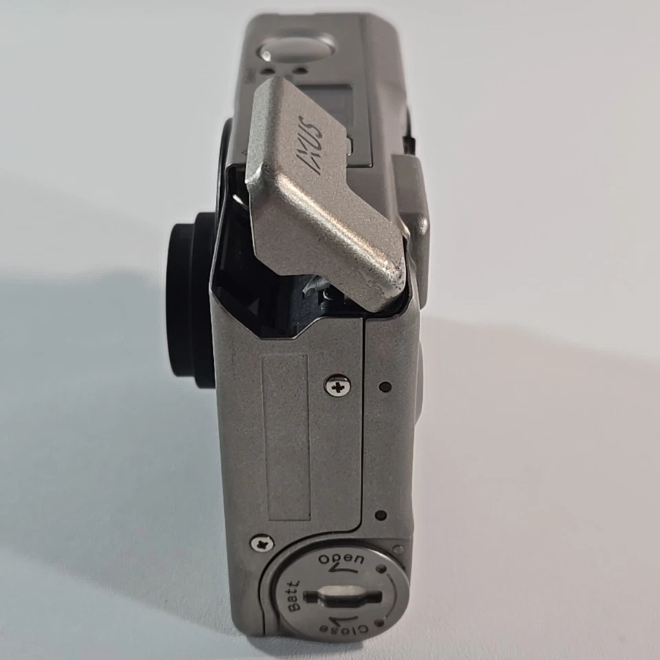 Compact Camera Canon IXUS, ELPH APS Camera Classic Collectible 35mm - Image 2 of 4