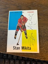 Stan Mikita Black Hawks Rookie signed autographed Hockey card 1960 1961 NHL. rookie card picture