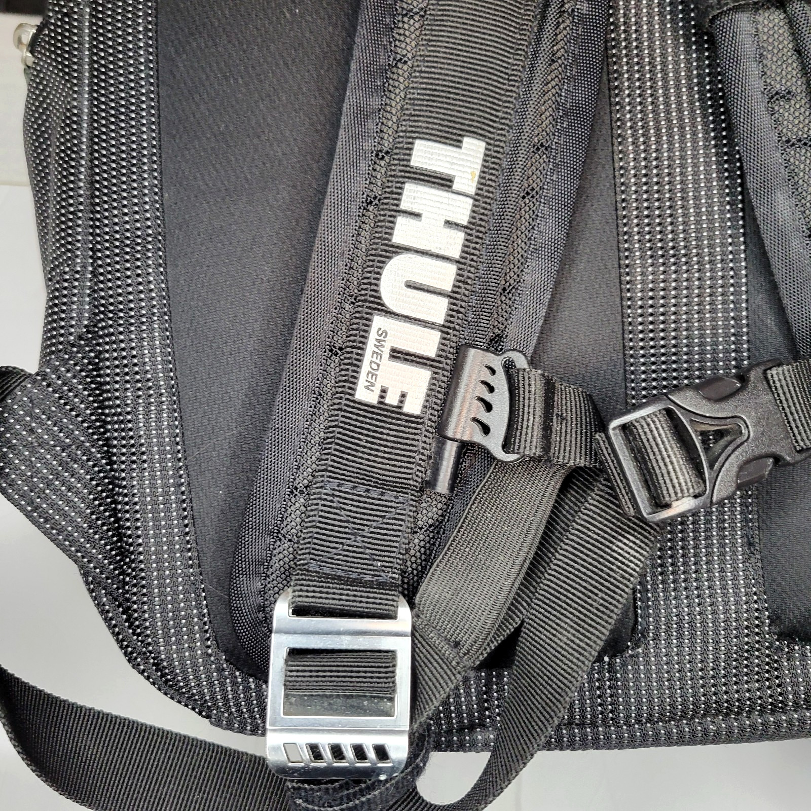 Thule Crossover 32L Backpack Black Sunglasses Pro… - image 4