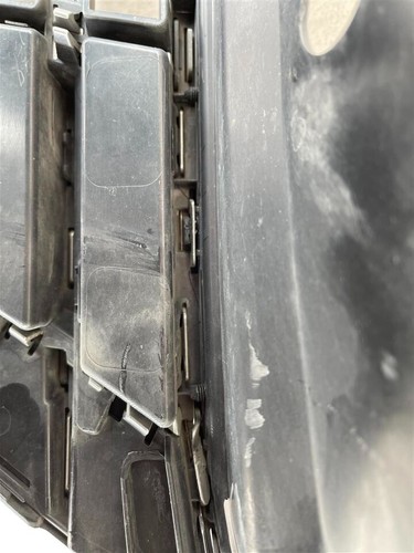 16 17 18 VOLKSWAGEN PASSAT GRILLE OEM - Picture 11 of 11