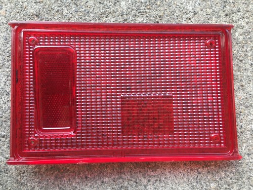 1974-1981 FIAT BERTONE X1/9 REAR LEFT OEM BRAKE TAIL LIGHT LENS - Imagen 3 de 4