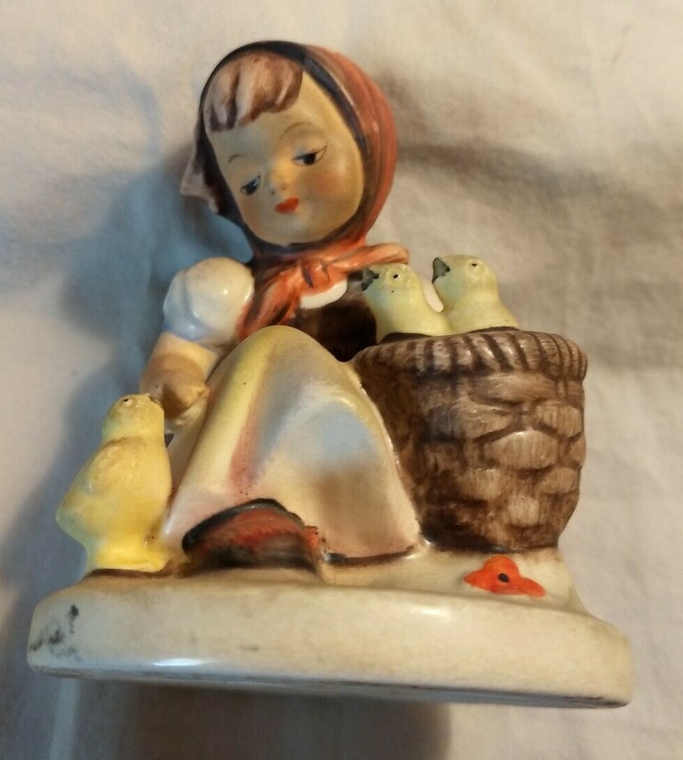 VTG Napco Japan figurine 50's Little Girl Basket Feeding