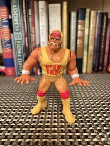 1990 WWF Hasbro HULK HOGAN "Hulk Rules" series 1 action figure
