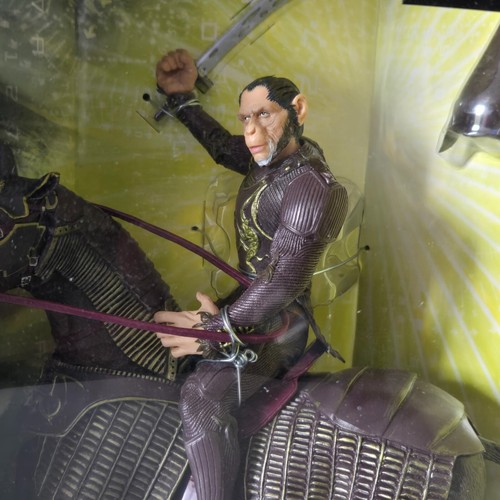 Planet Of The Apes Thade With Battle Steed Action Figure 2001 (SEAL pulled) - Picture 2 of 14