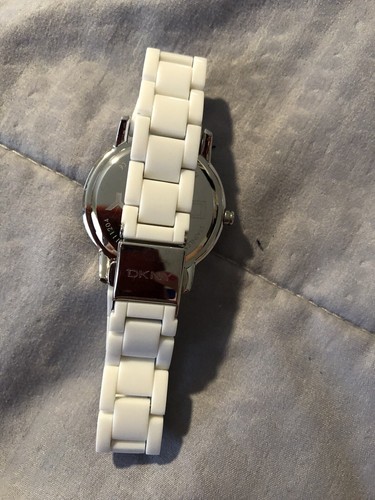 DKNY WHITE ACRYLIC BAND+SILVER TONE DIAL PAVE CRYSTAL WATCH (Need Battery) - Picture 2 of 4
