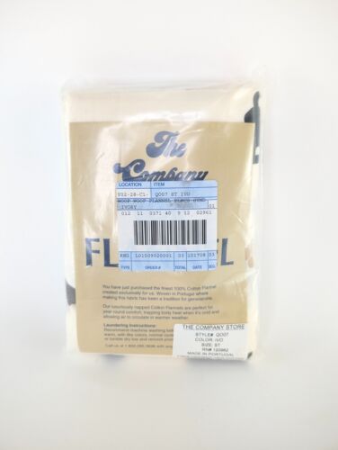 The Company Store Flannel Dog Woof Woof 2 Standard Pillow Cases New - Picture 3 of 5