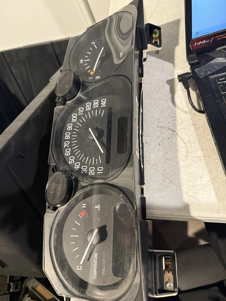 02 03 04 05 Cuadro de instrumentos velocímetro Buick Lesabre millas desconocidas 129.673 Foto 2 de 4