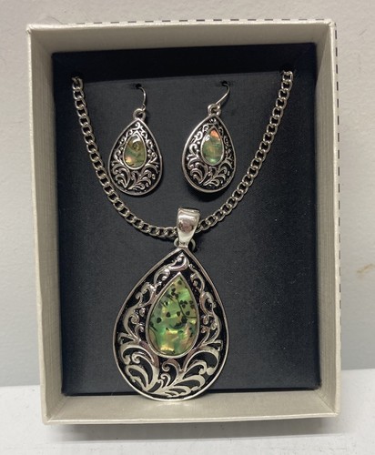MIXIT Jewelry Set Necklace & Earrings Faux Abalone Silver-Tone NIB NEW - Picture 2 of 4