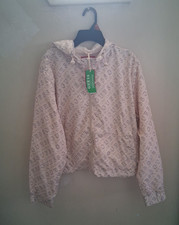 GUESS JACKET de mujer color rosa size L para clima liviano.