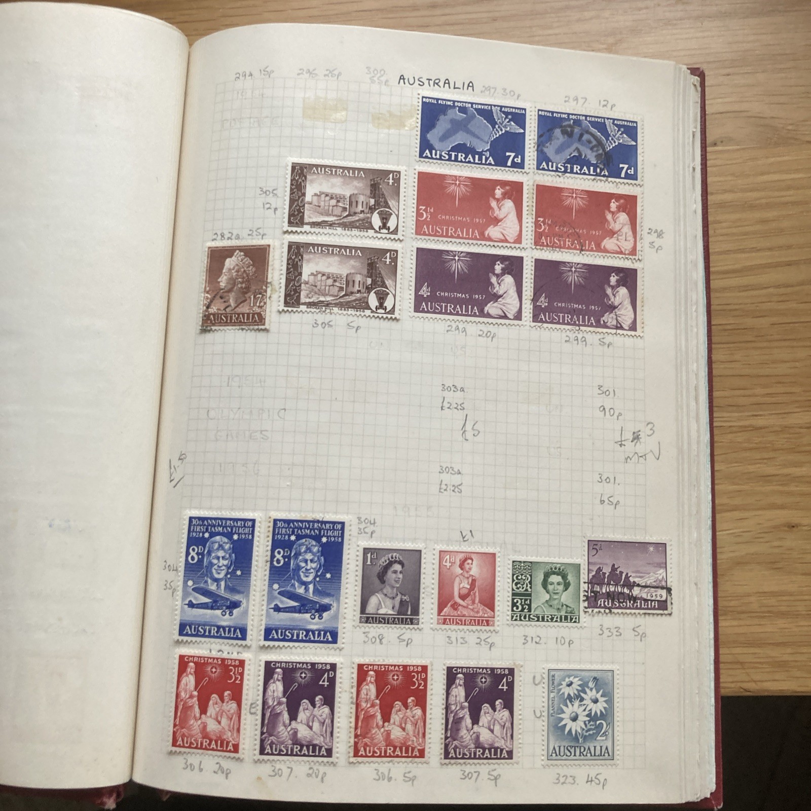 Stanley Gibbons Simplex Junior Album with approx. 75 pages and 350 QEII stamps.