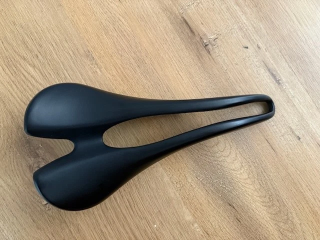 Sillín de bicicleta SMP Style Full Carbon 143 gramos negro mate 263x129 mm Foto 3 de 4