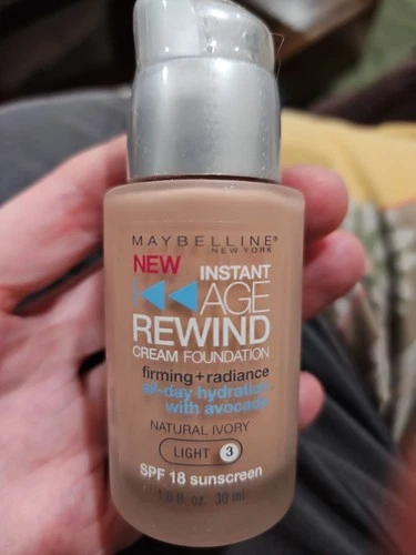Maybelline Age Rewind Foundation Natural Ivory (Light 3) Silver Pump Cap. - product listing photo