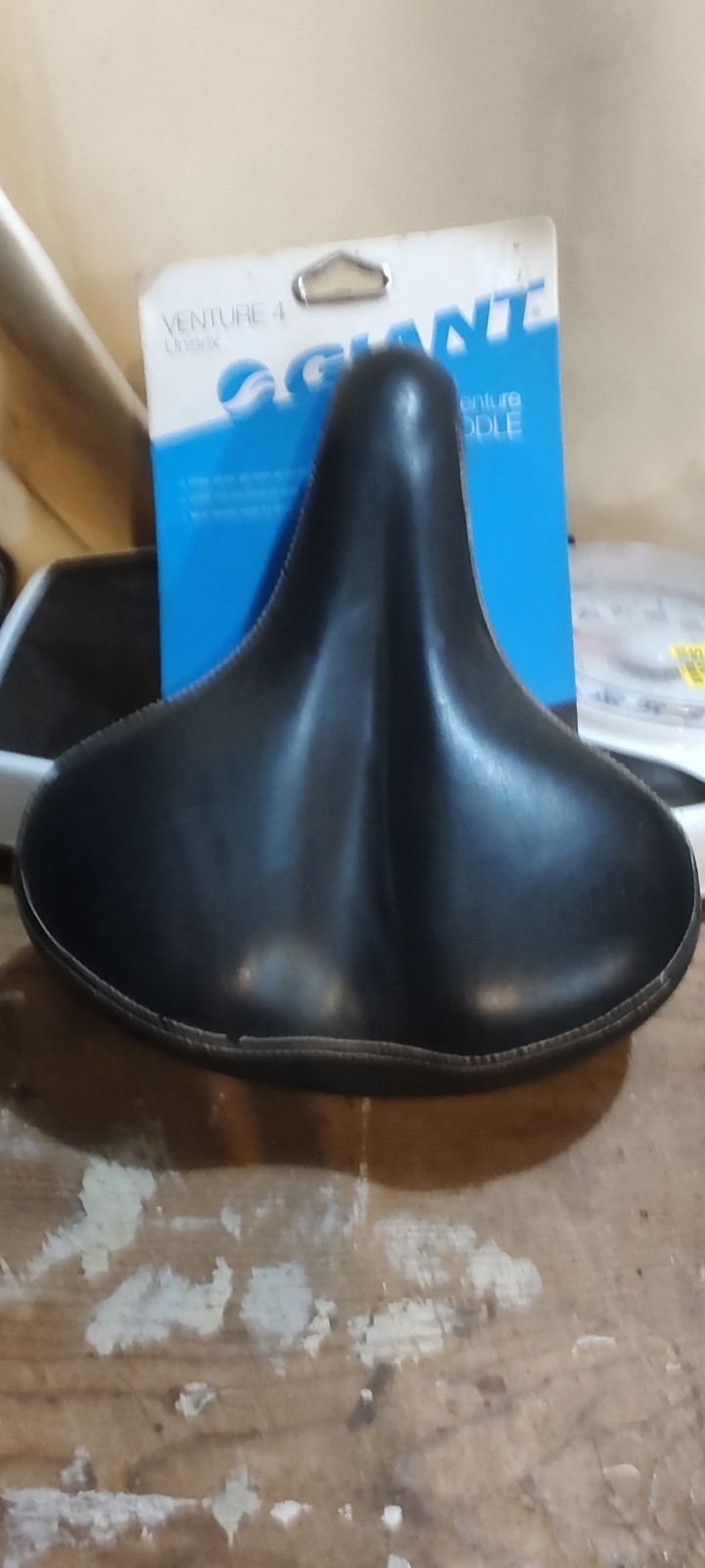 Giant Venture 4 adventure Saddle  Bicycle Seat Unisex 