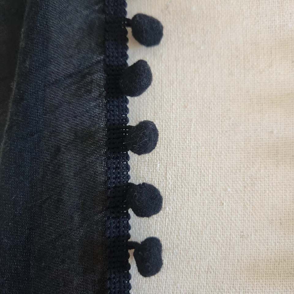 Do Everything In Love Kimono Anthropologie Bordado Floral Negro Encubrimiento Pom Foto 3 de 4