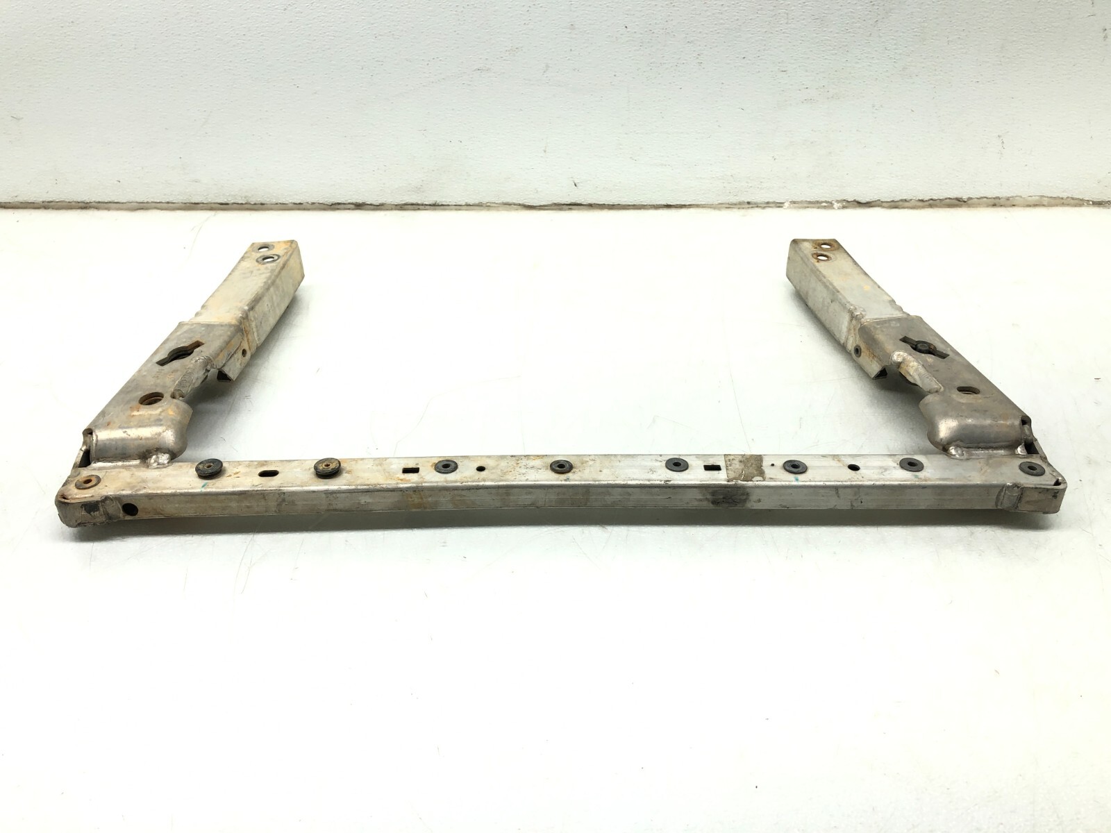 2014-2019 MASERATI GHIBLI S FRONT CROSSMEMBER SUPPORT BRACKET OEM.
