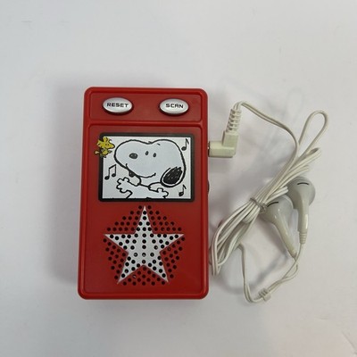 Vintage PEANUTS SNOOPY WOODSTOCK RED FM SCANNER RADIO EXCLUSIVE 2006 MACYS WORKS