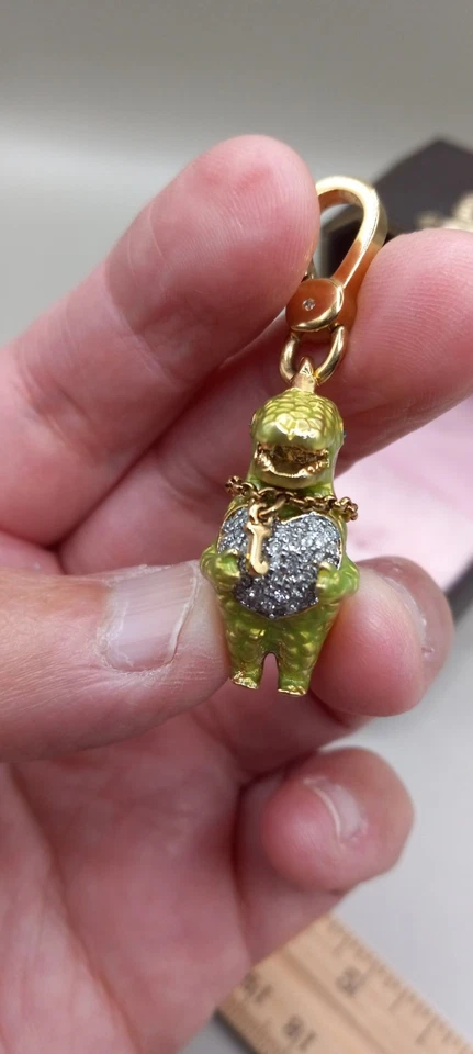 Dije de dinosaurio Juicy Couture (retirado) Foto 3 de 4