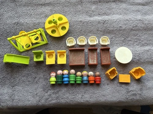 VTG FP Little People School Desks playground Equip+House Furniture 8 Peeps (5wd)