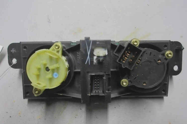 AC Heater Climate Temperature Control Assembly OEM For 2001-2005 Chevy Malibu Foto 2 de 4