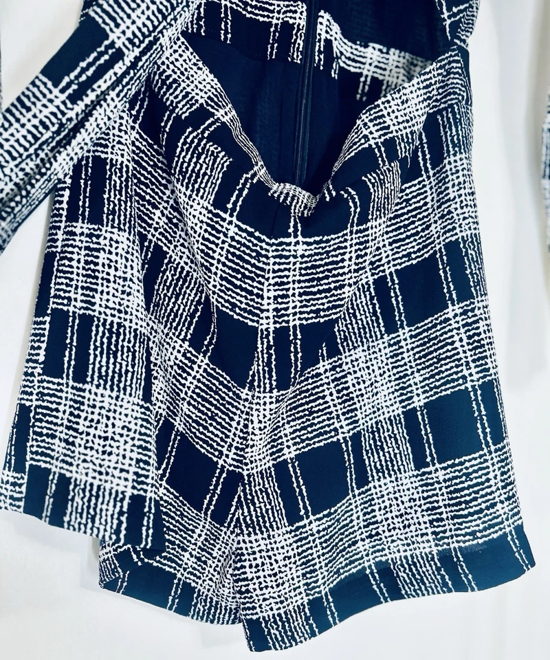 Mameluco a Cuadros Lucy Paris Azul Marino y Blanco Talla Pequeña Corbata Frontal Corte Manga Larga Foto 4 de 4