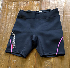 DIVE  SAIL Women  s 1.5mm Neoprene Wetsuit Shorts Black/Pink Size L 170/94 