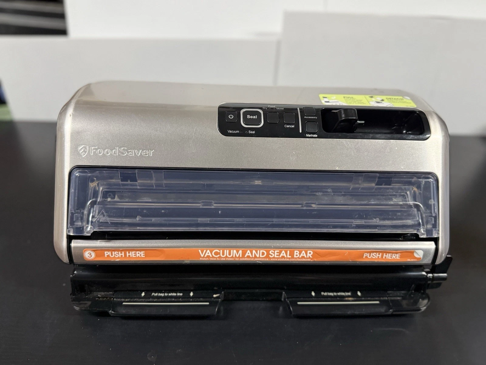 Foodsaver FM5330 2-In-1 Vacuum Sealing System Retractable Hose Auto See Pics