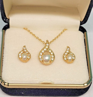 Bijoux ROMAN Tear Drop Faux Pearl Pendant Necklace Earrings Gold-tone rhinestone