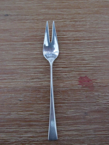 Vintage 1961 Reed & Barton Sterling Silver Small Pickle Fork...Dimension Pattern