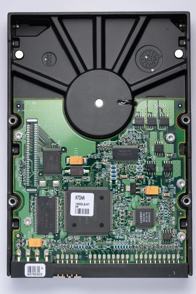 Maxtor P/N 32049U3 20GB IDE Desktop HDD. Code BAC51KJ0 K, M, C, A - Image 2 of 2