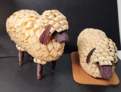 2 Corn Husk Curly Hair Sheep Figurines Small Stamped on Bottom by Artist - Bild 2 von 7