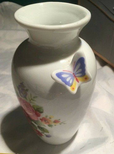 Cute Vase with raised butterfly on neck - 2 Rose floral designs, 15cm high