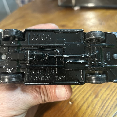 CORGI AUSTIN LONDON TAXI w/ Opening Doors Fold Up Seats 'Computer Cab' Tampo - Picture 8 of 8