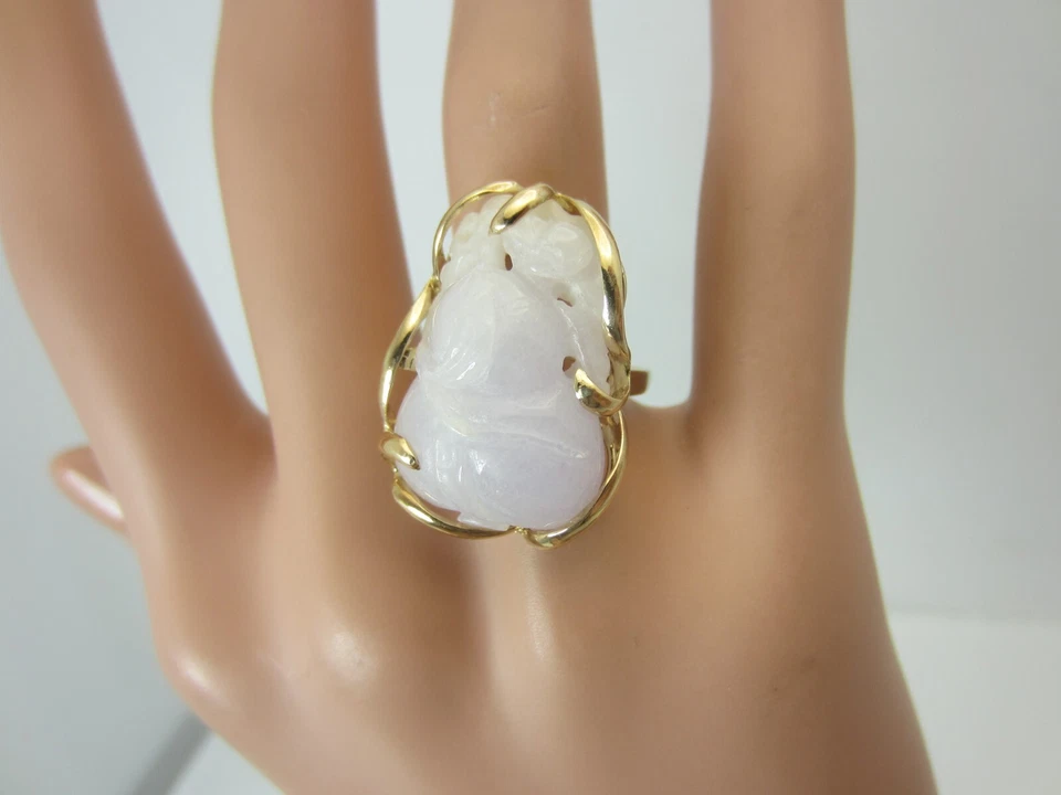 Anillo de jadeíta lavanda tallada en oro amarillo de 14K Foto 3 de 4