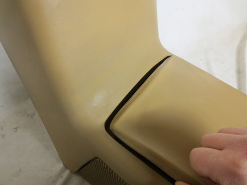 84-88 Pontiac Fiero center console ~ 012 03 07 25 - Picture 5 of 6