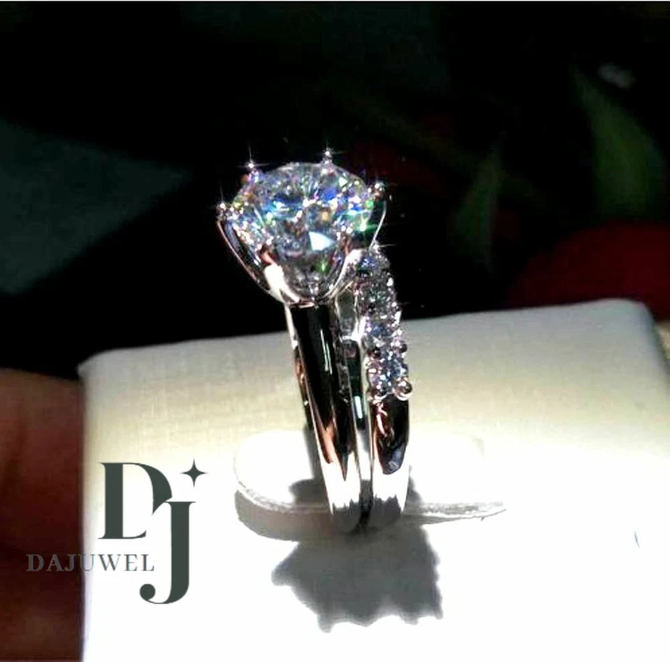 Conjunto de anillo de compromiso de moissanita sólido de oro blanco de 14 quilates corte redondo de 2,50 quilates Foto 2 de 4