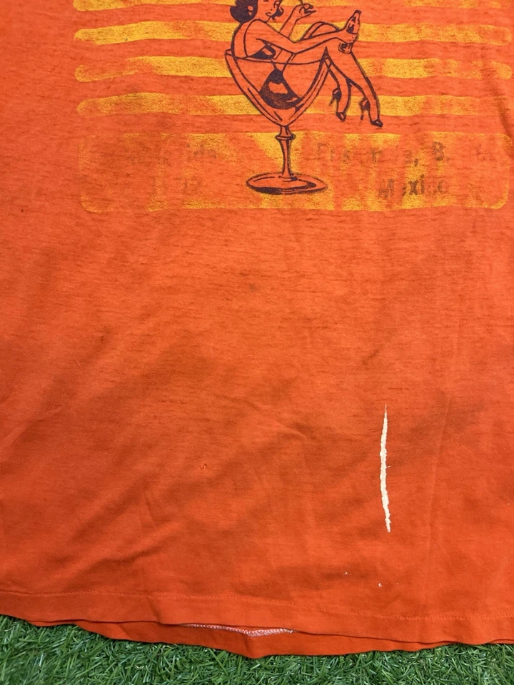 Vintage 80's Hussong's Cantina Cocktail Babe Ensenada T-Shirt Men's L Distressed - Image 3 of 4