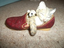 1x CAT FIGURINE - BEDTIME STORIES - COUNTRY ARTISTS  No:02821 - Cat in a Slipper