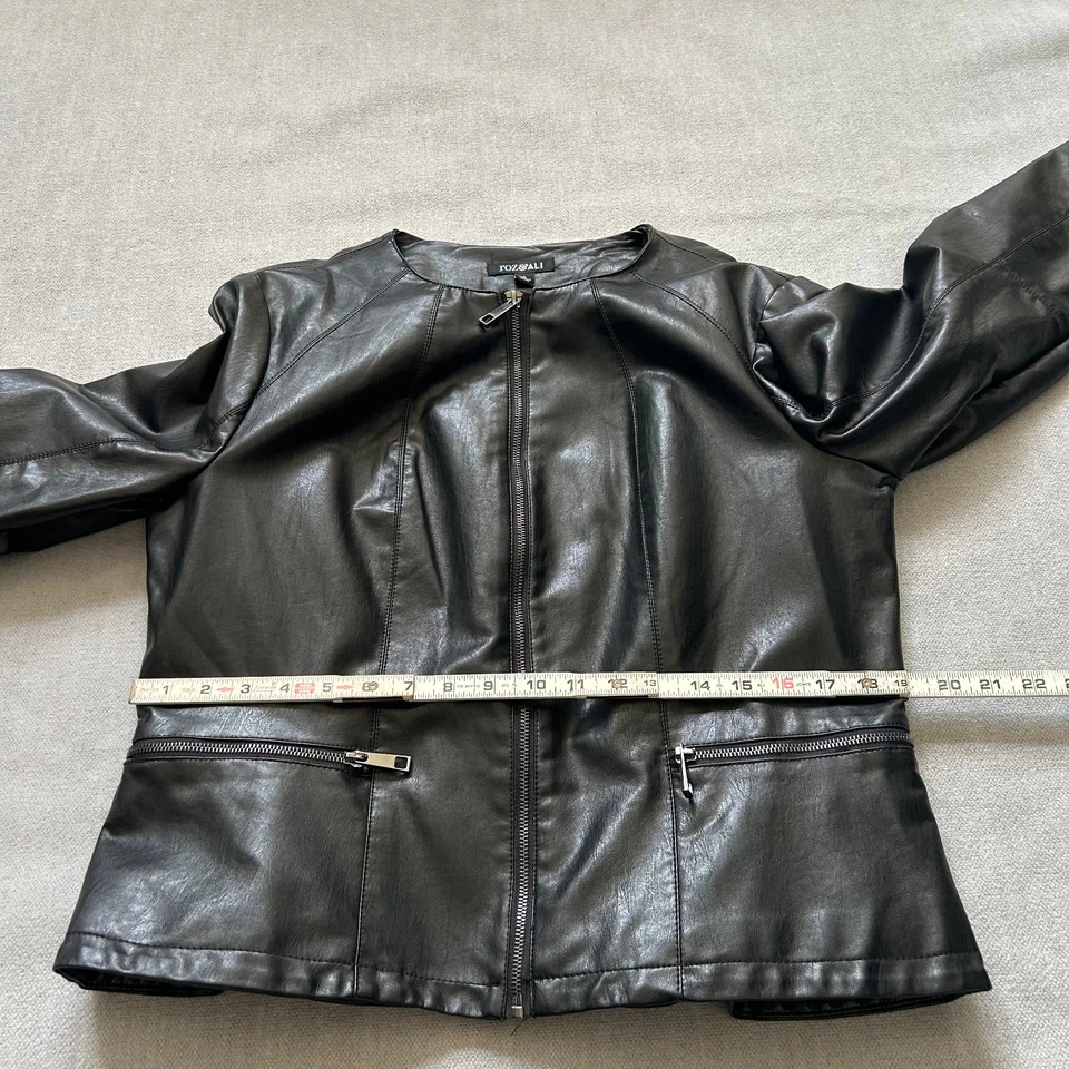 Chaqueta de motociclista de cuero sintético negra Roz & Ali para mujer talla grande Foto 4 de 4