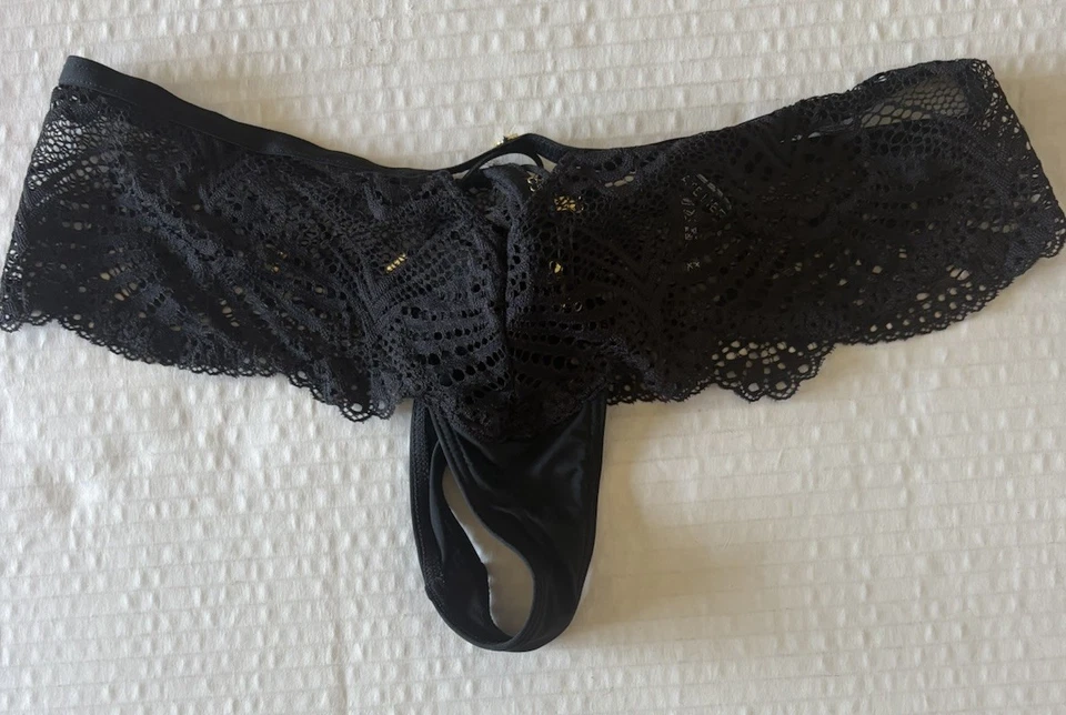 Atelier Amour Panty Tanga Encaje Lencería de Lujo con Herrajes Dorados Talla Pequeña Foto 2 de 4