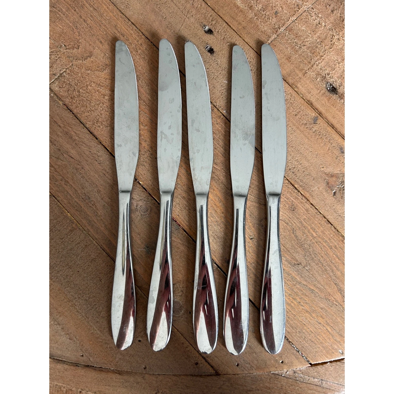 Oneida Stainless Steel Dinner Knives Serrated Blade Set of 5 Silver Flatware