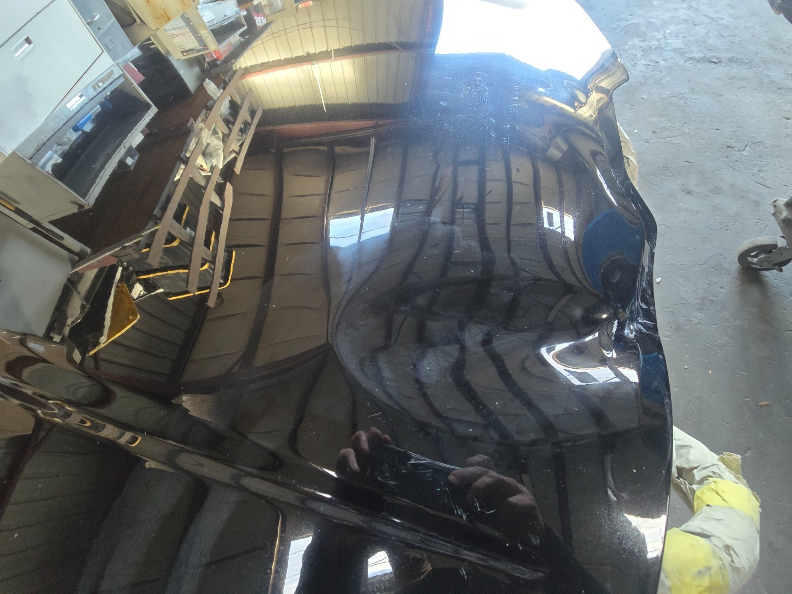 Damaged lamborghini huracan evo hood