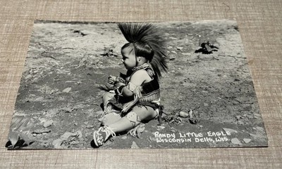Postcard Picture Of Little Indian Boy   Randy Little Eagle  At Wisconsin Dells