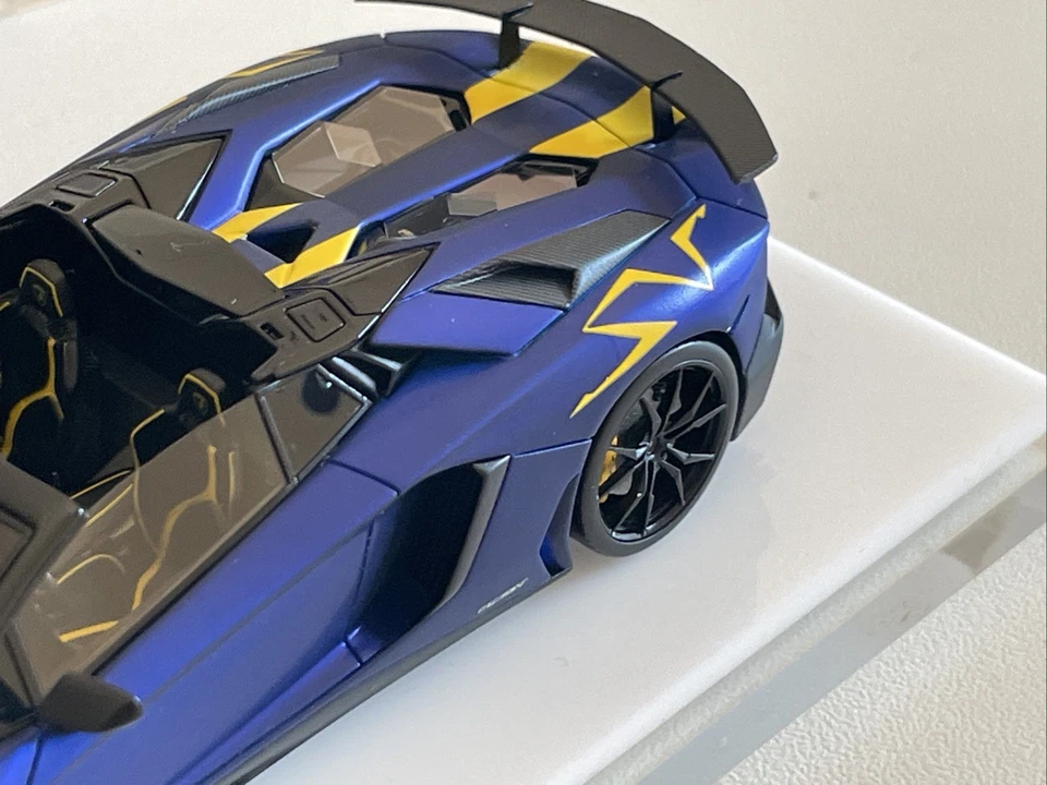 Lamborghini Aventador LP750-4 SV ROADSTER EM 359G Make Up 1/43 - Immagine 2 di 4