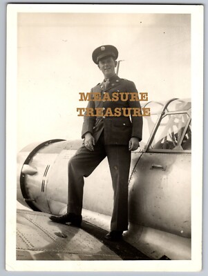 1940'S KELLY FIELD, SAN ANTONIO, TEXAS, PILOT STANDING ON PLANE, 5x7 PHOTO F25