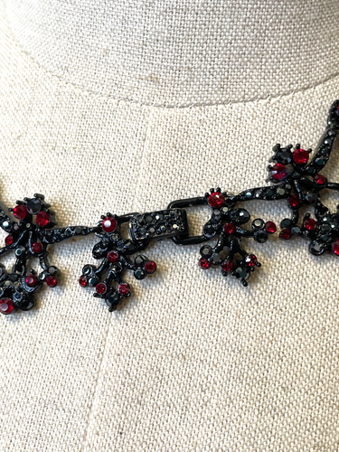Vintage Red & Black Rhinestone Victorian Choker & Chandelier Clip Earrings- G128 - Picture 5 of 6
